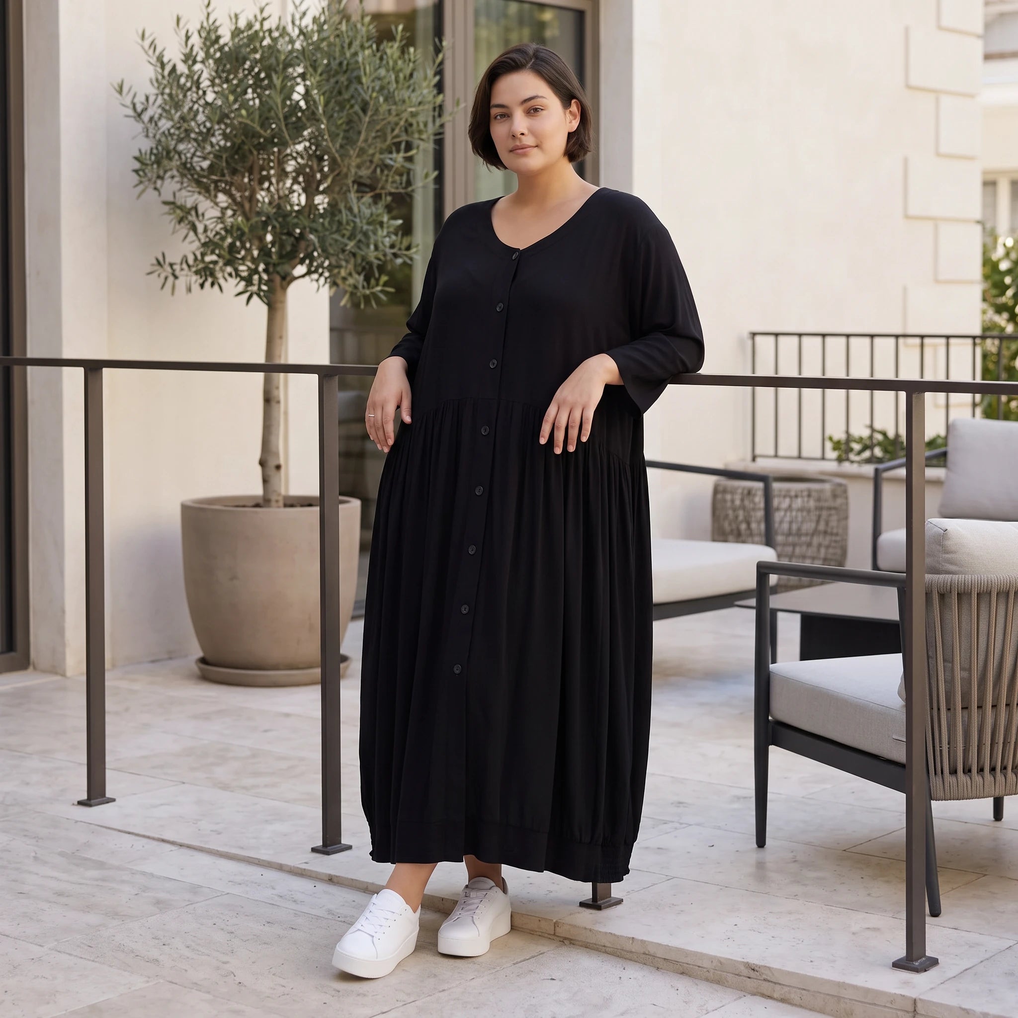 Schwarze Ballonbluse aus Jersey Oversizeschnitt Langarm Rundhals und gerafftem Saum
