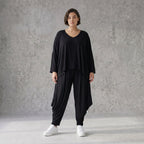 Schwarze Jerseyhose aus weichem Stretch mit Flügeltaschen und verjüngtem Bein ganzjährig