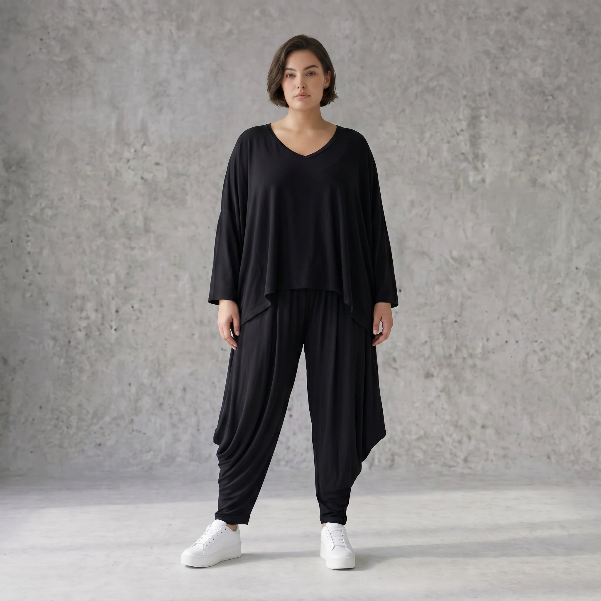 Schwarze Jerseyhose aus weichem Stretch mit Flügeltaschen und verjüngtem Bein ganzjährig