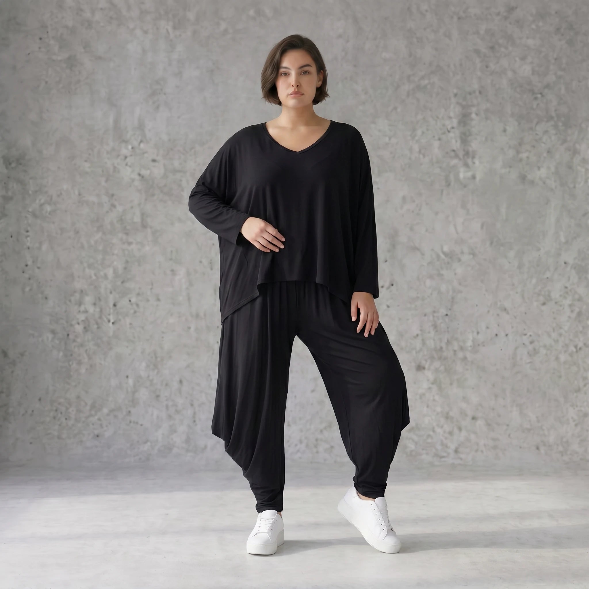 Schwarze Jerseyhose aus weichem Stretch mit Flügeltaschen und verjüngtem Bein ganzjährig