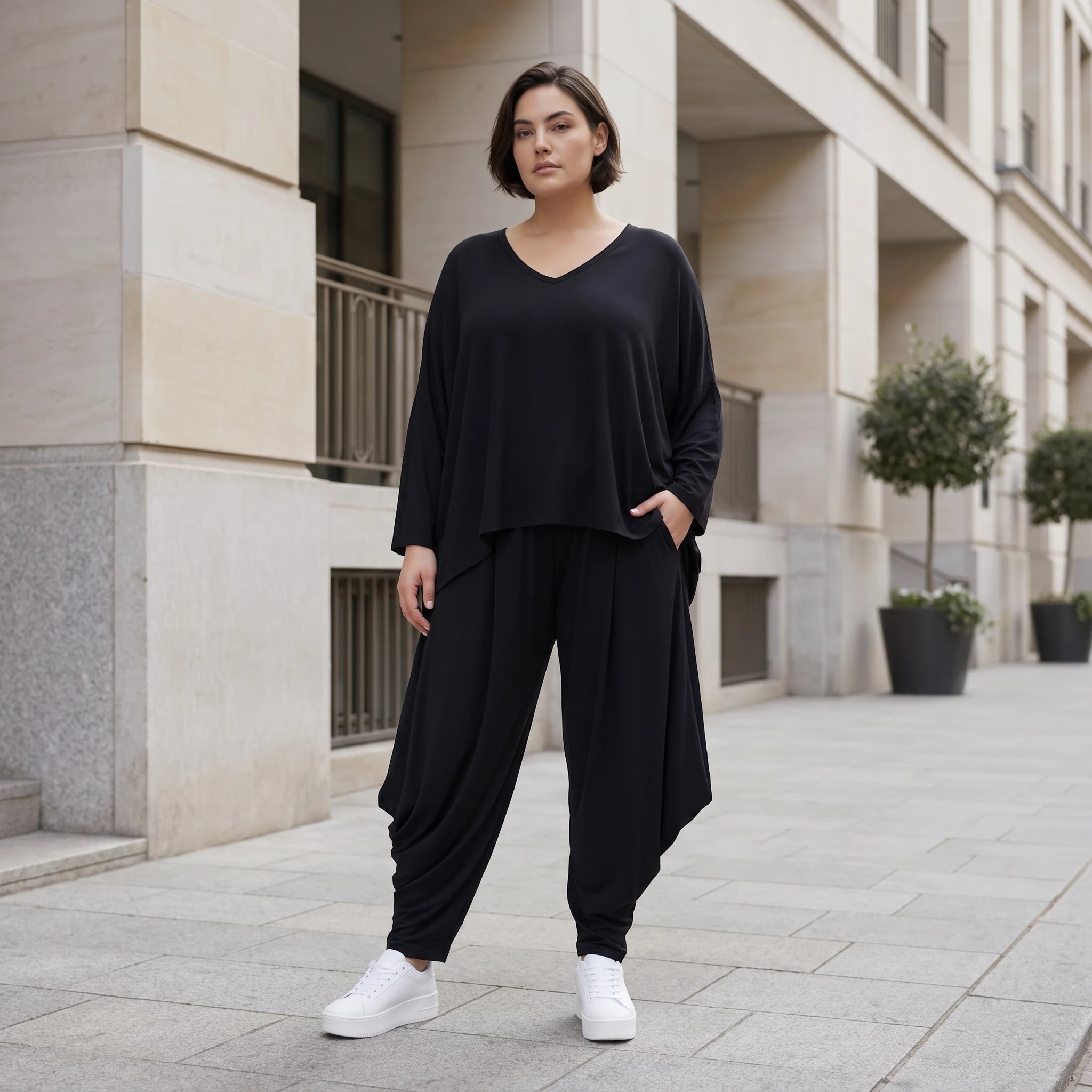 Schwarze Jerseyhose aus weichem Stretch mit Flügeltaschen und verjüngtem Bein ganzjährig