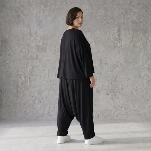 Schwarze Haremhose aus weicher Viskose mit tiefem Schritt und lässigem Komfortschnitt