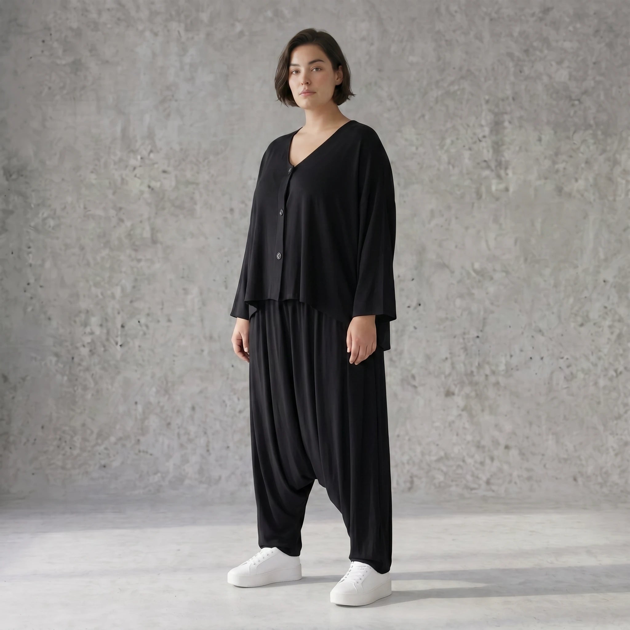 Schwarze Haremhose aus weicher Viskose mit tiefem Schritt und lässigem Komfortschnitt