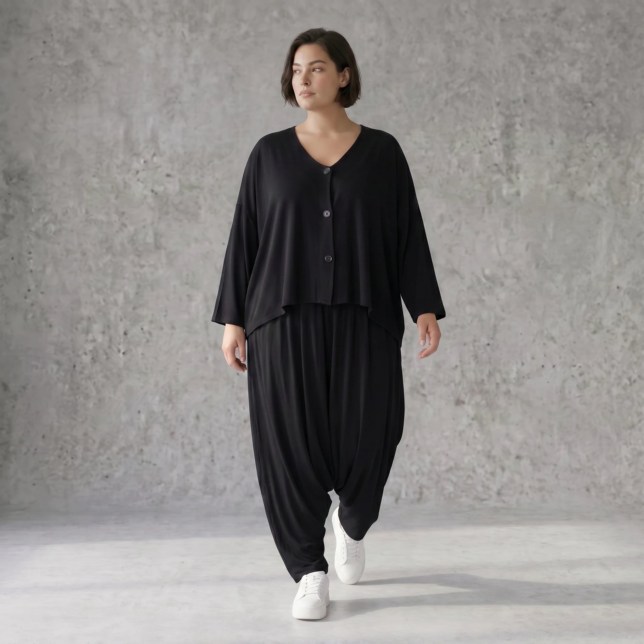 Schwarze Haremhose aus weicher Viskose mit tiefem Schritt und lässigem Komfortschnitt