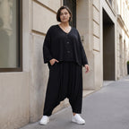Schwarze Haremhose aus weicher Viskose mit tiefem Schritt und lässigem Komfortschnitt