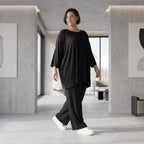 Schwarzes lässiges Glockenshirt aus Jersey mit Rundhalsausschnitt und Seitentaschen