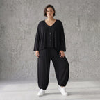 Schwarze Ballonhose aus Stretchjersey mit Seitentaschen und Raffdetail am Hosenbein