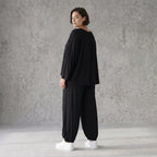 Schwarze Ballonhose aus Stretchjersey mit Seitentaschen und Raffdetail am Hosenbein
