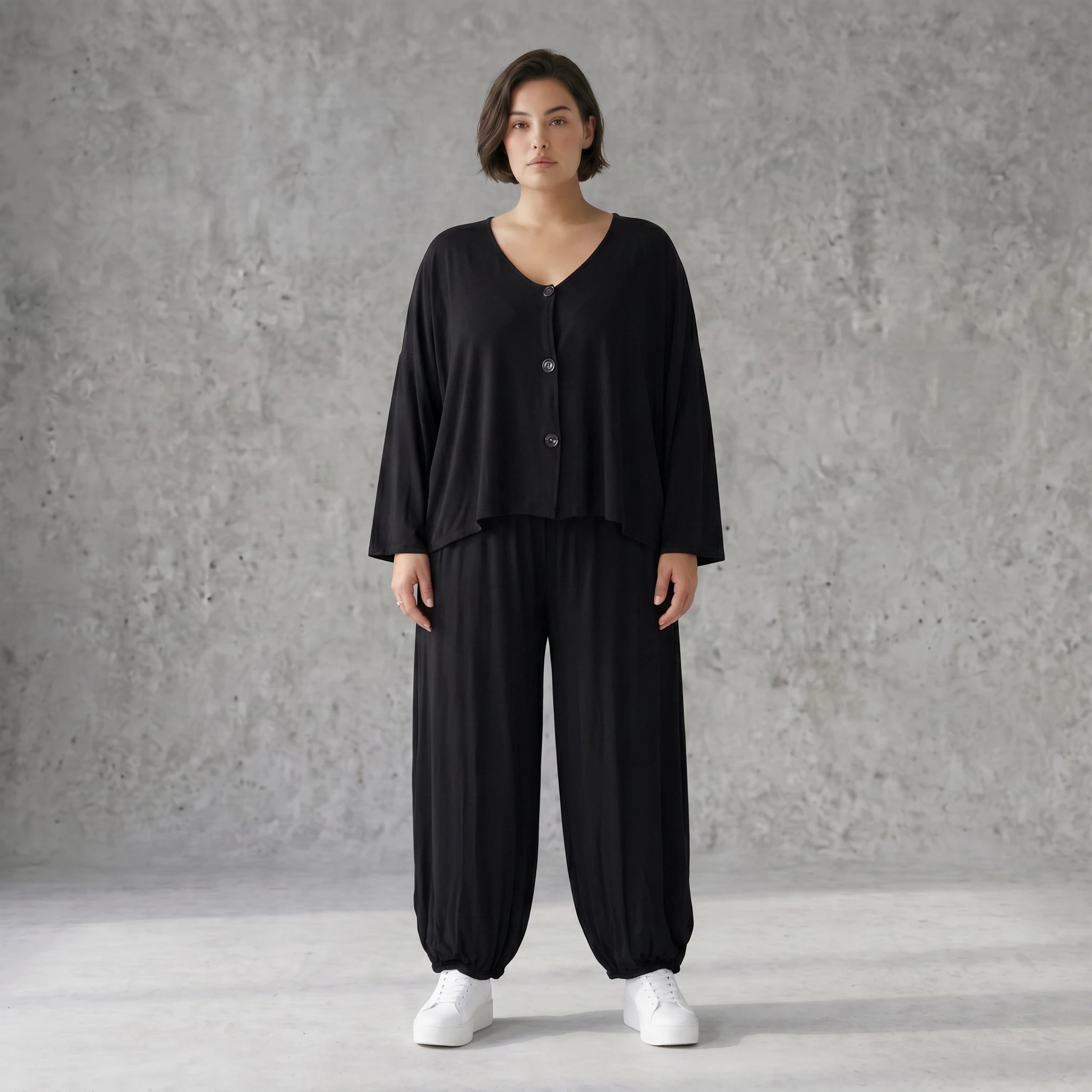 Schwarze Ballonhose aus Stretchjersey mit Seitentaschen und Raffdetail am Hosenbein