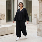 Schwarze Ballonhose aus Stretchjersey mit Seitentaschen und Raffdetail am Hosenbein
