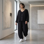 Schwarze Ballonhose aus Stretchjersey mit Seitentaschen und Raffdetail am Hosenbein