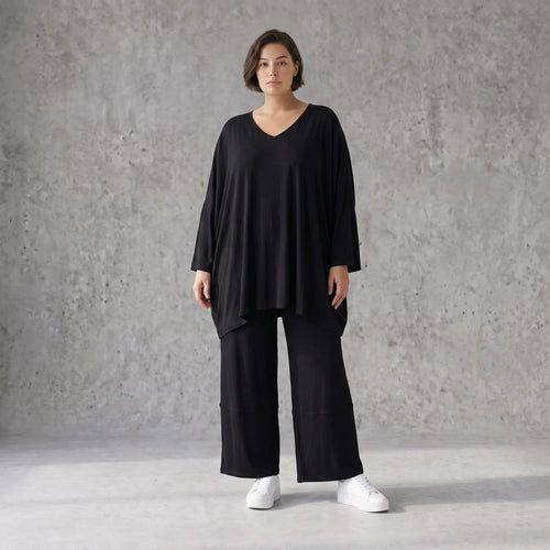 Schwarzes Oversized Bigshirt aus weicher Viskose mit Rundhals und Dreiviertelärmeln