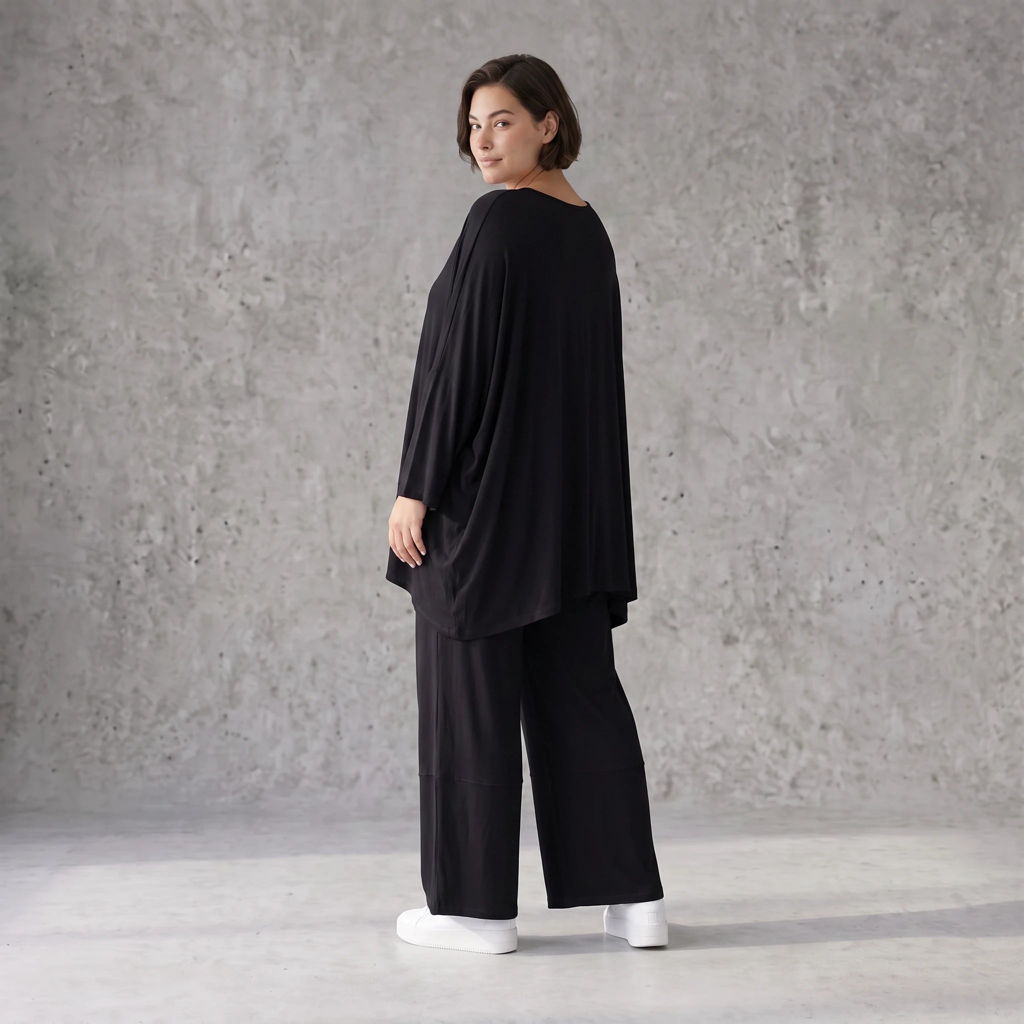 Schwarzes Oversized Bigshirt aus weicher Viskose mit Rundhals und Dreiviertelärmeln