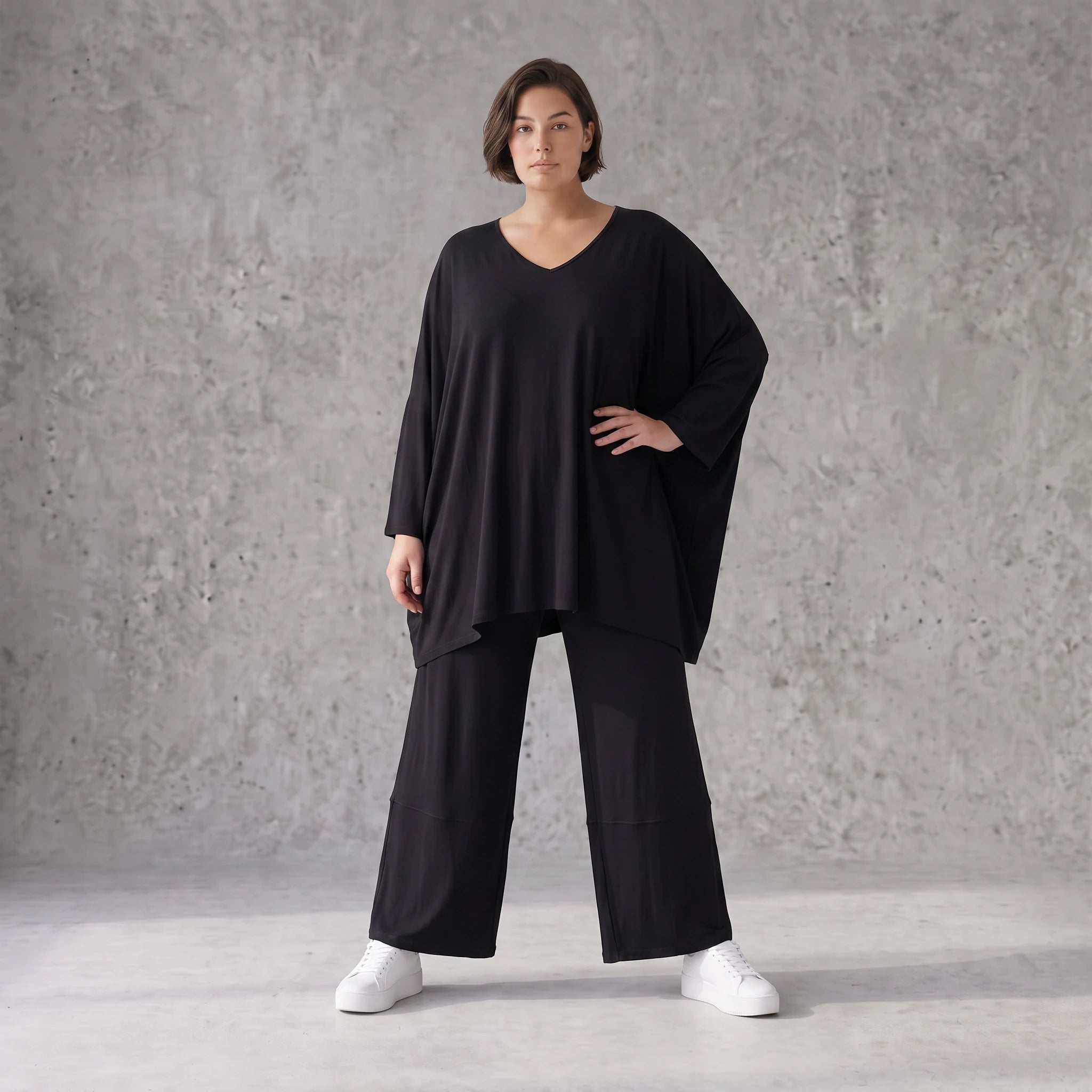 Schwarzes Oversized Bigshirt aus weicher Viskose mit Rundhals und Dreiviertelärmeln