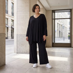 Schwarzes Oversized Bigshirt aus weicher Viskose mit Rundhals und Dreiviertelärmeln