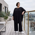 Schwarzes Shirt aus Viskosejersey mit Rundhals Dreiviertelarm und Overlockdetails