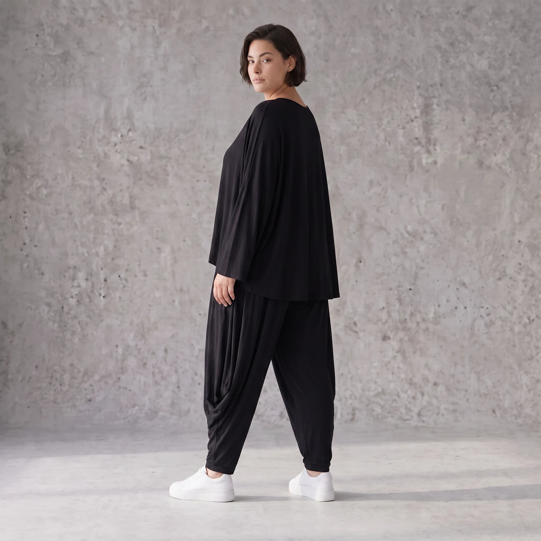 Schwarzes Oversizejerseyshirt mit Rundhals Langarm und softem Stretch für jeden Tag
