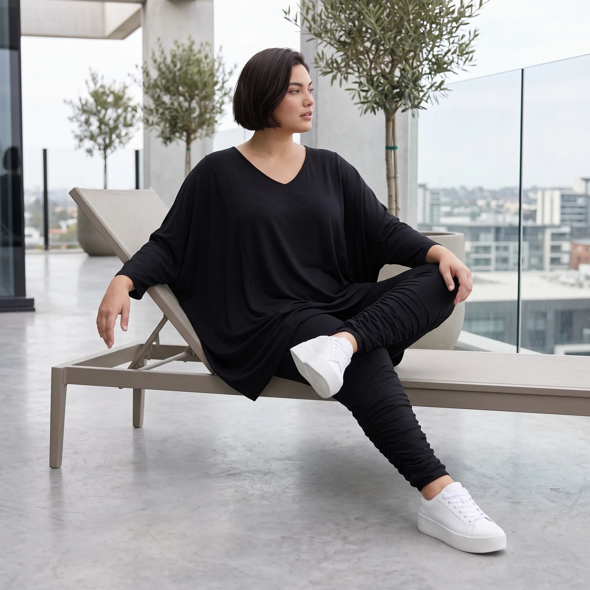 Geraffte schwarze Viskoseleggings mit Elastikbund im Lagenlook leicht chic und bequem