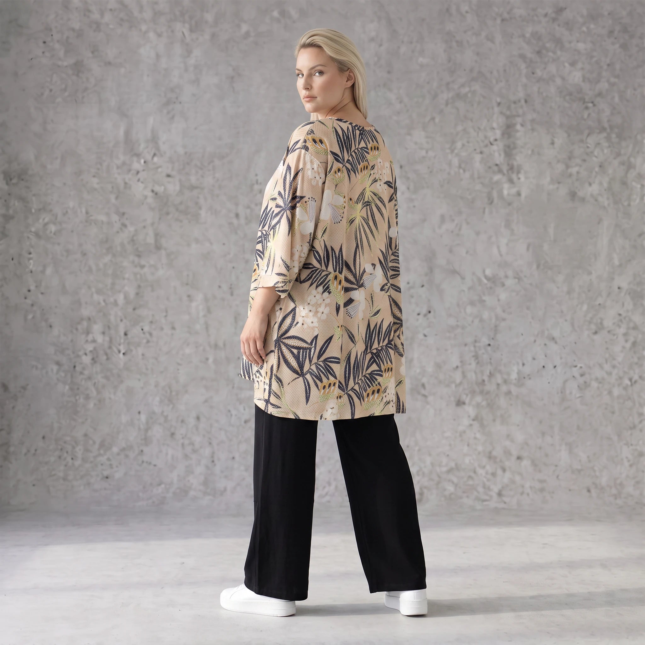 A-Form Shirt aus Popeline mit Blumenmuster in Sand Multicolor Dreiviertelarm Rundhals