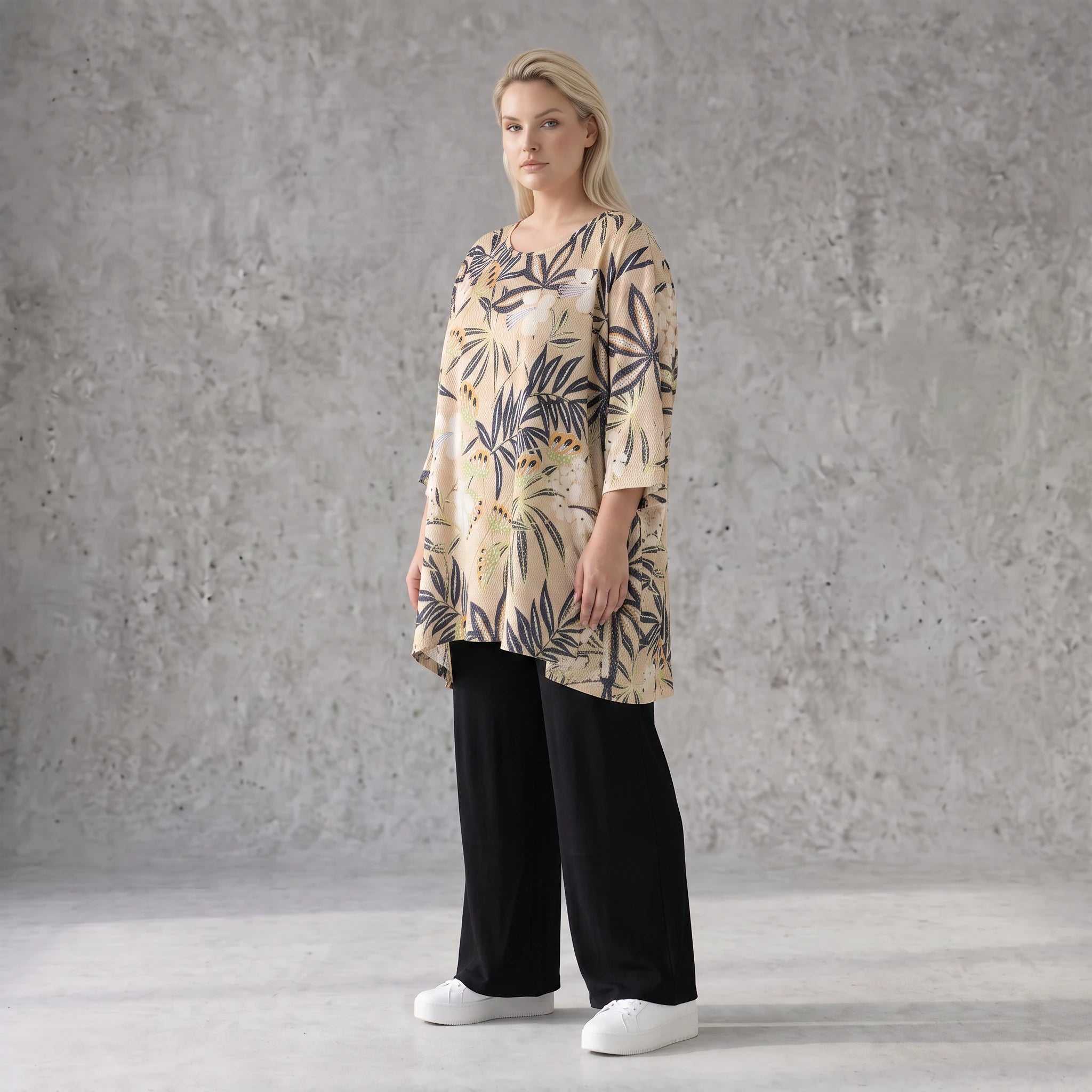 A-Form Shirt aus Popeline mit Blumenmuster in Sand Multicolor Dreiviertelarm Rundhals