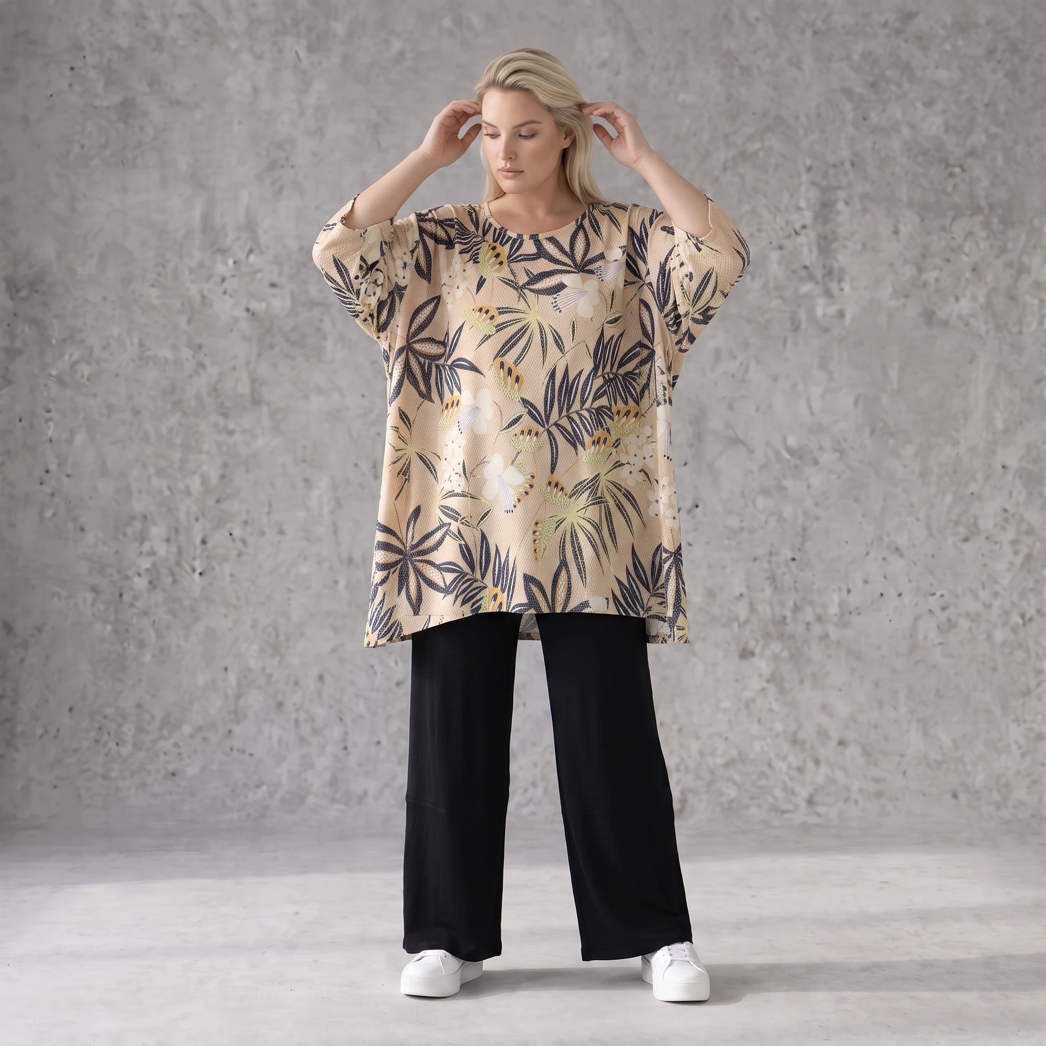 A-Form Shirt aus Popeline mit Blumenmuster in Sand Multicolor Dreiviertelarm Rundhals