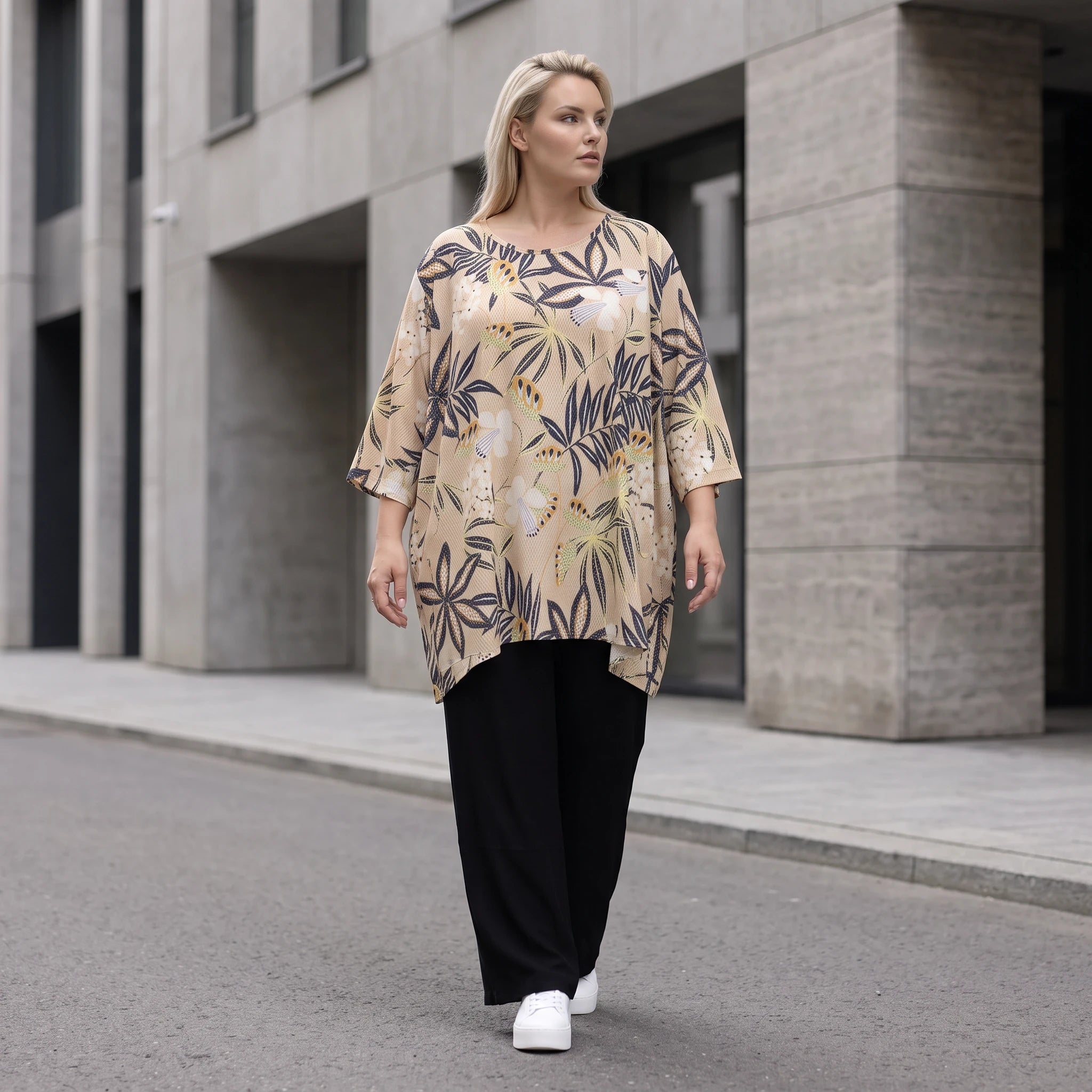 A-Form Shirt aus Popeline mit Blumenmuster in Sand Multicolor Dreiviertelarm Rundhals