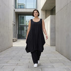 Schwarze Ballontunika ärmellos mit Overlockbiesen im fliessenden elastischen Chiclook
