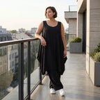 Schwarze Ballontunika ärmellos mit Overlockbiesen im fliessenden elastischen Chiclook