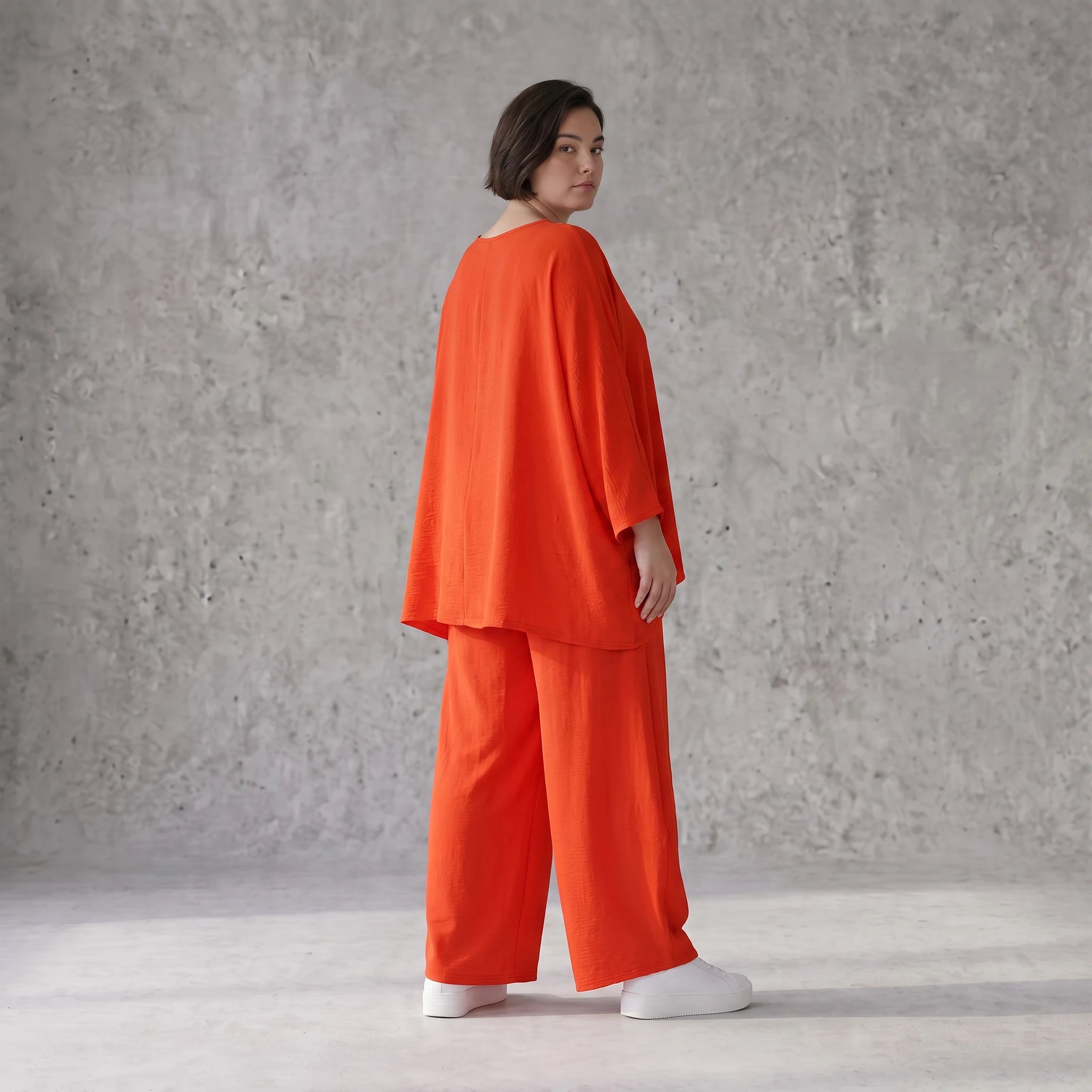 Legeres Oversize Shirt in Hellrot mit Leinenfeeling fuer sommerlichen Lagenlook zeitlos
