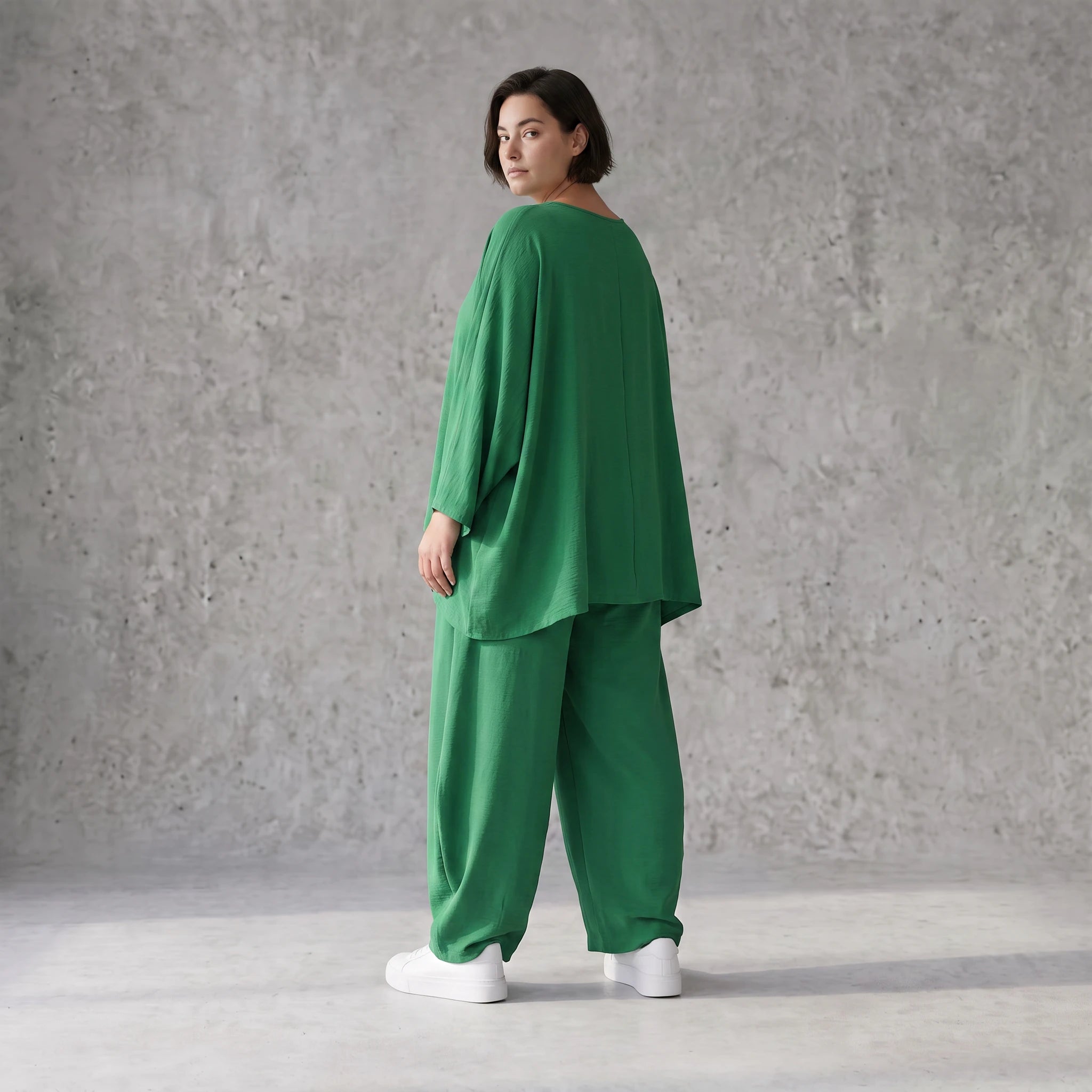 Locker fallendes Oversize Lagenlook Shirt in Smaragdgrün mit Leinenoptik modern zeitlos