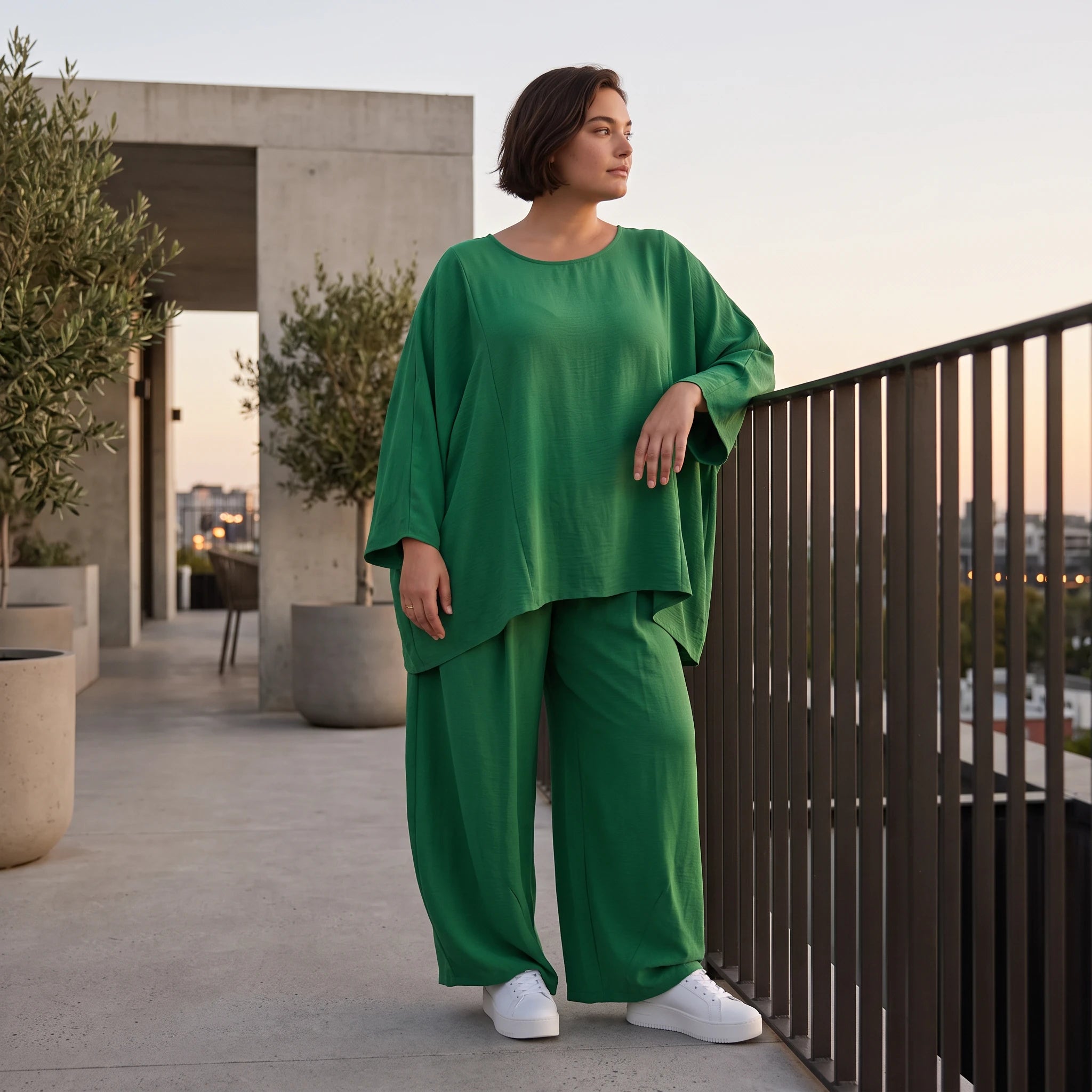 Locker fallendes Oversize Lagenlook Shirt in Smaragdgrün mit Leinenoptik modern zeitlos