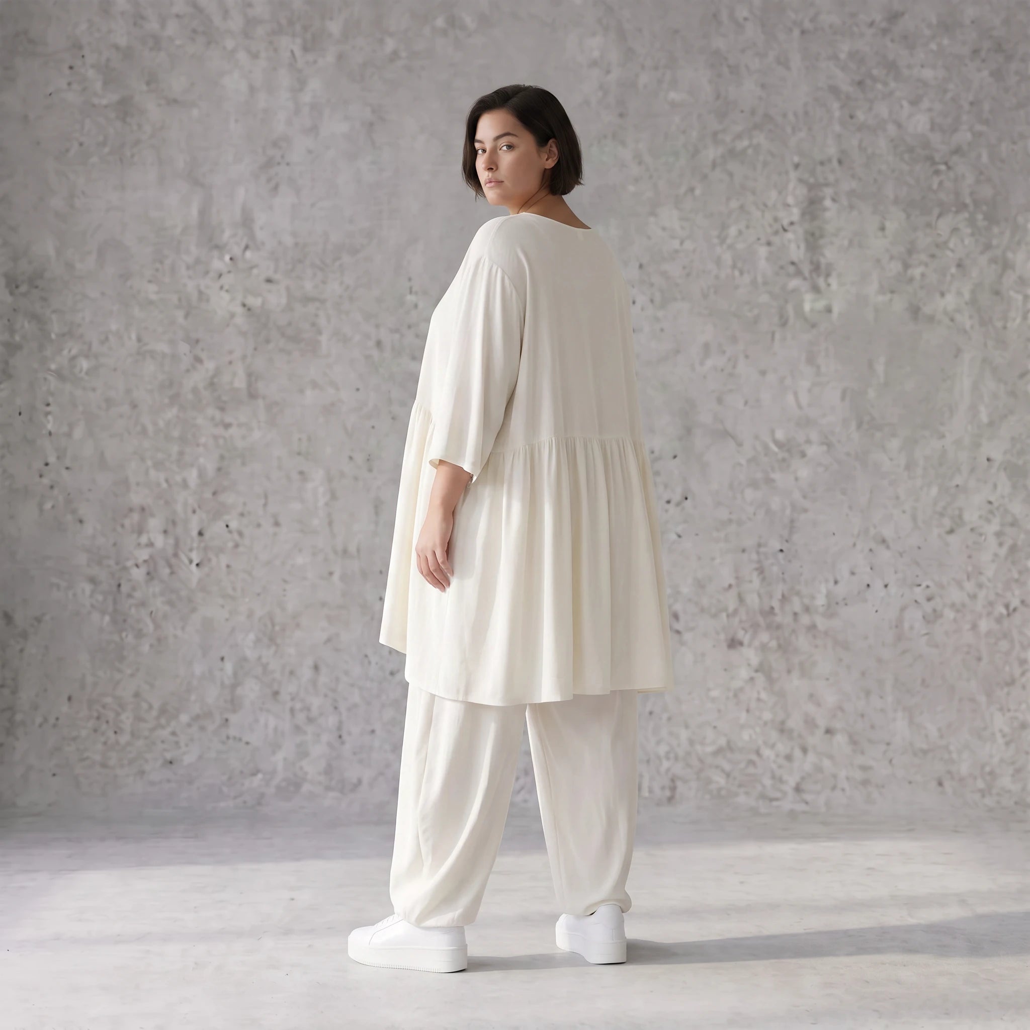 Leinenoptik Kleid in Creme Lagenlook leger Oversize A-Linie zeitlos luftig weich elegant