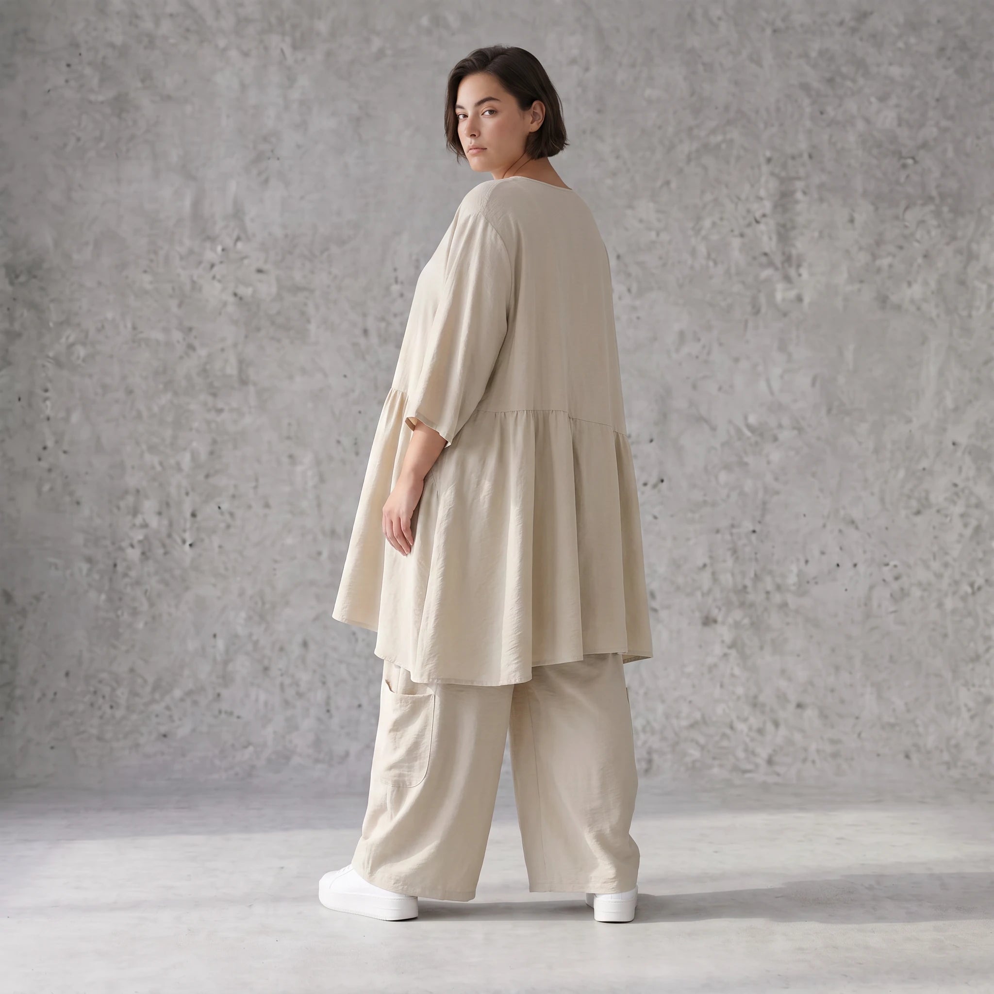 Zeitloses Beigekleid im legeren Lagenlook mit Leinenoptik Oversize A-Linie leicht luftig