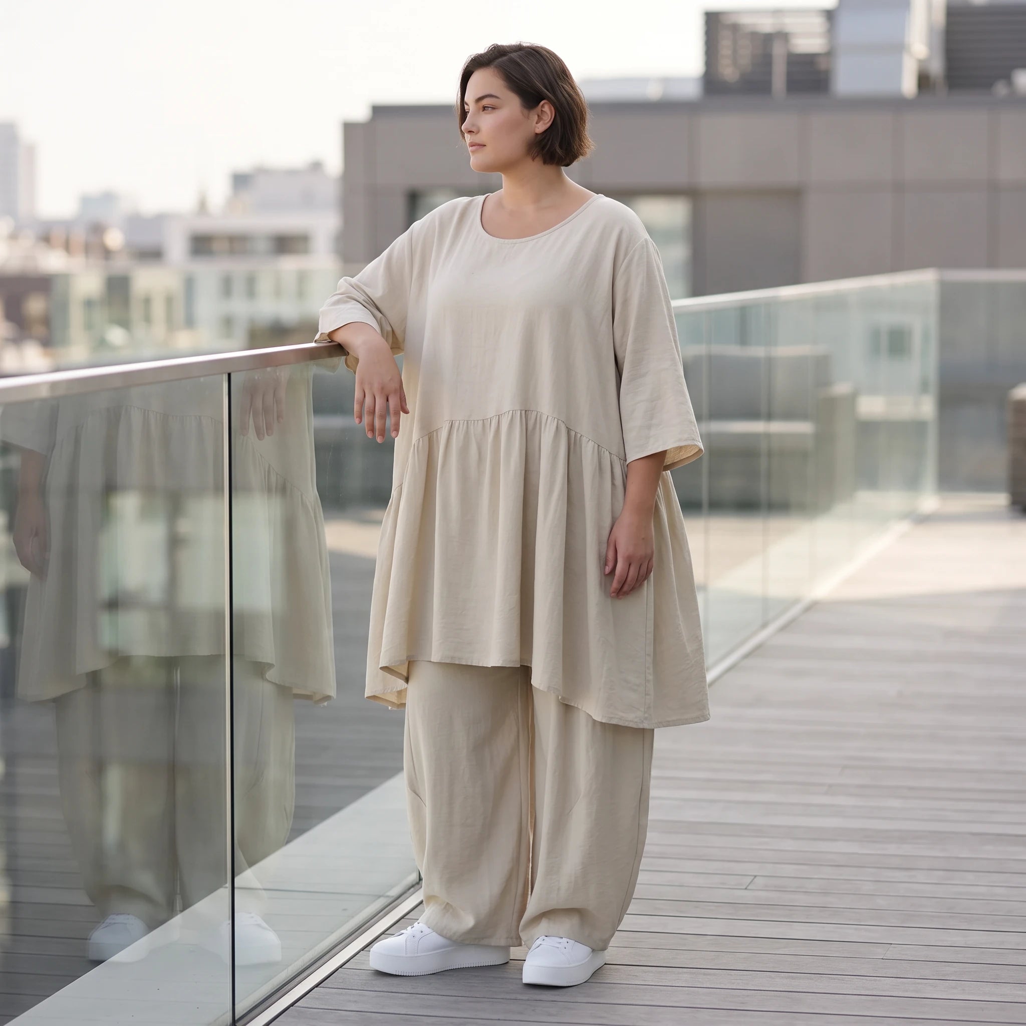 Zeitloses Beigekleid im legeren Lagenlook mit Leinenoptik Oversize A-Linie leicht luftig
