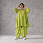 Apfelgrünes luftiges Leinenoptik Sommerkleid im Lagenlook Oversize leger zeitlos A-Linie