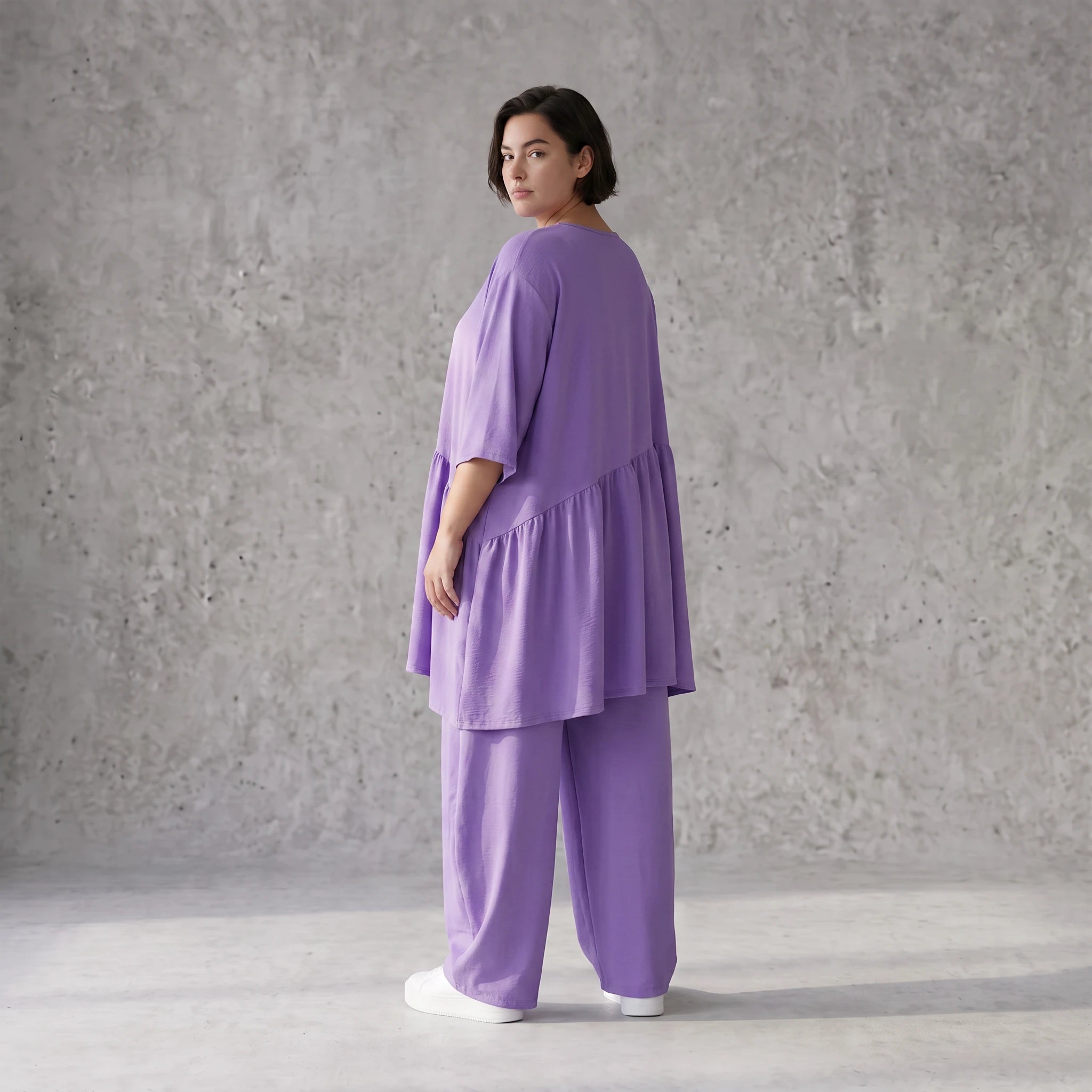 Flieder Lagenlook Kleid in legerem Oversize Stil zeitlos ausgefallen luftig weich fallend