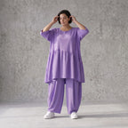Flieder Lagenlook Kleid in legerem Oversize Stil zeitlos ausgefallen luftig weich fallend