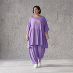Flieder Lagenlook Kleid in legerem Oversize Stil zeitlos ausgefallen luftig weich fallend