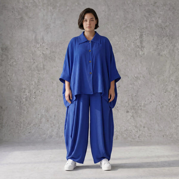 Royalblaue Oversizebluse in Leinenoptik sommerlich luftig leger zeitlos mit Hemdkragen