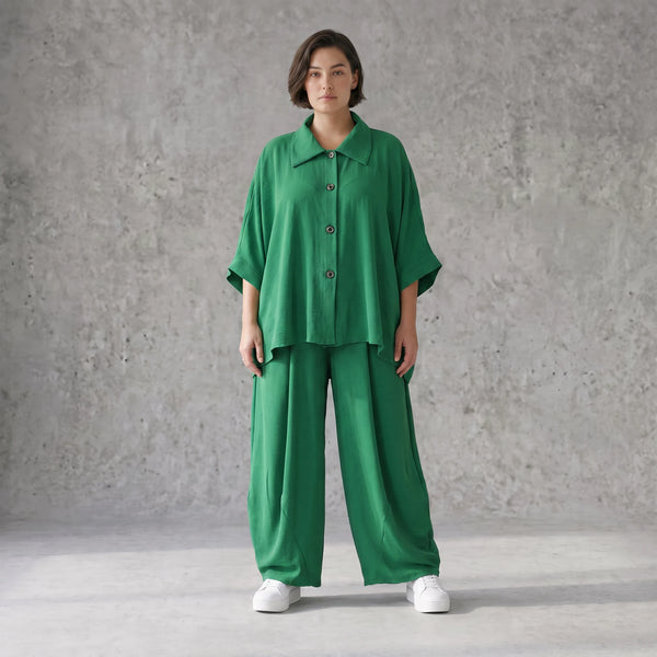 Legere Oversize Bluse in Smaragdgrün mit Leinenlook für zeitlosen Lagenlook und Eleganz
