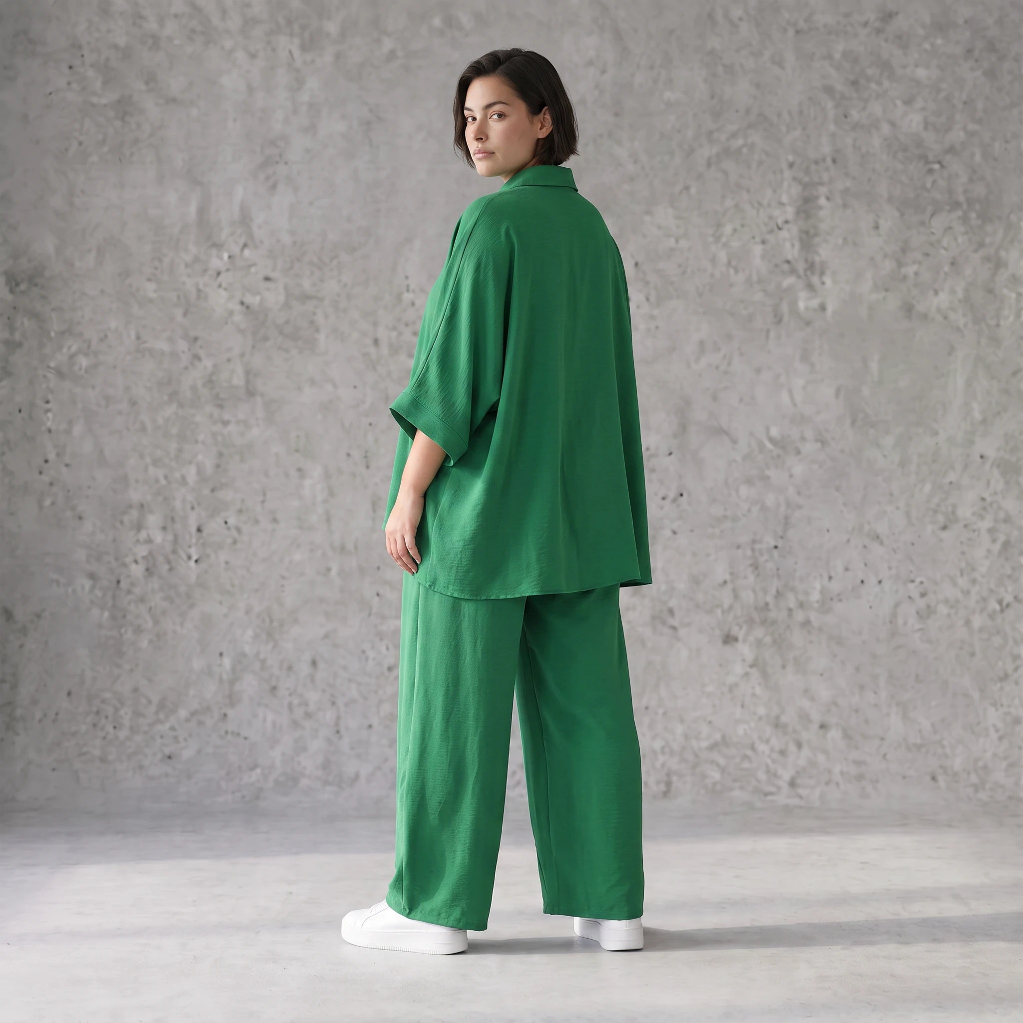 Legere Oversize Bluse in Smaragdgrün mit Leinenlook für zeitlosen Lagenlook und Eleganz