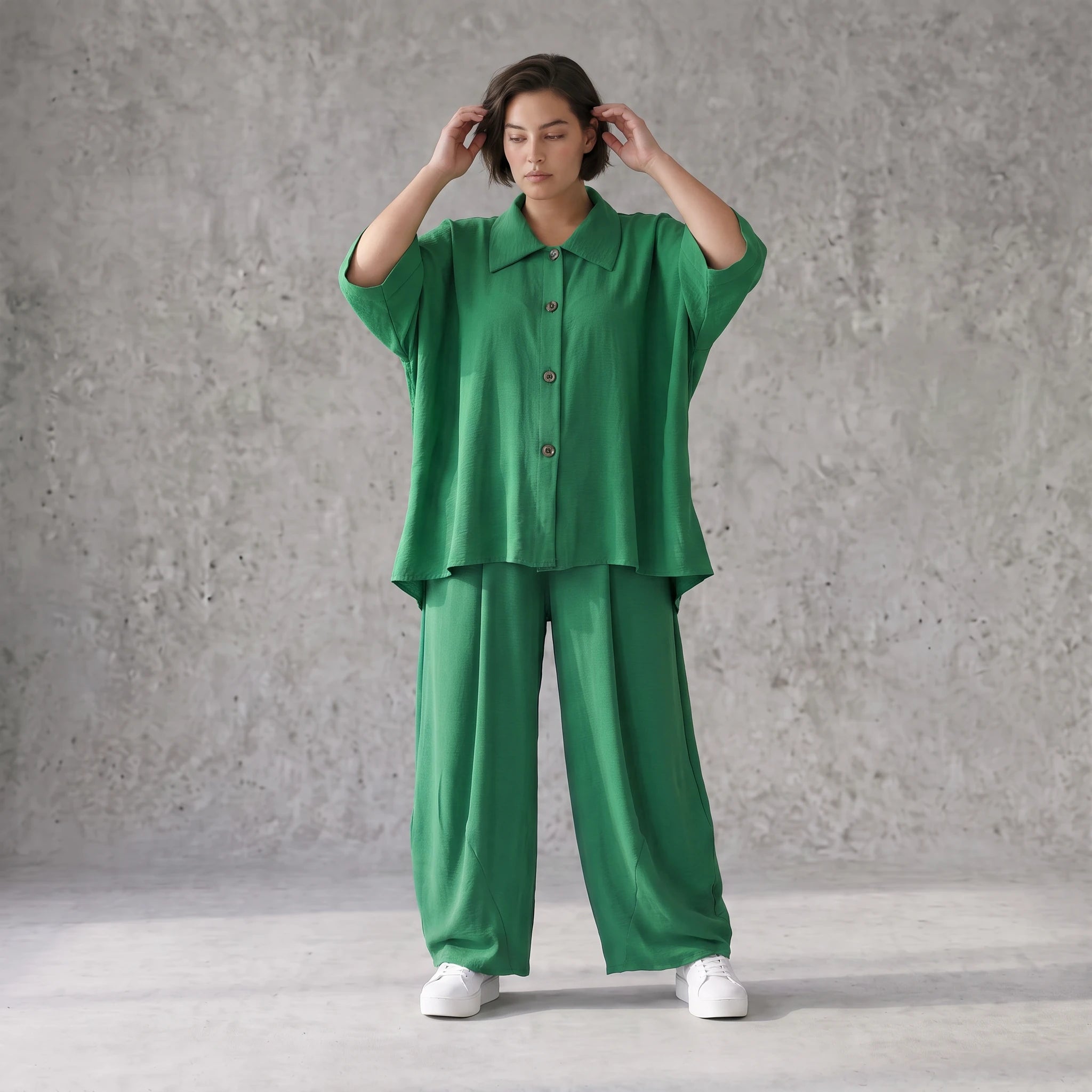 Legere Oversize Bluse in Smaragdgrün mit Leinenlook für zeitlosen Lagenlook und Eleganz