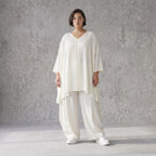 Zeitloses Creme Leinenlookshirt im legeren Oversize Lagenlook mit V-Ausschnitt und A-Linie
