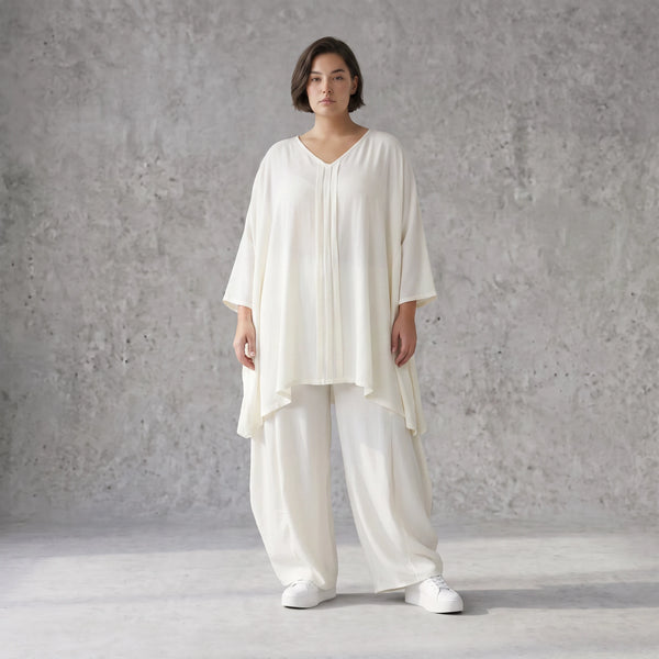 Zeitloses Creme Leinenlookshirt im legeren Oversize Lagenlook mit V-Ausschnitt und A-Linie