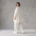 Zeitloses Creme Leinenlookshirt im legeren Oversize Lagenlook mit V-Ausschnitt und A-Linie