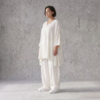 Zeitloses Creme Leinenlookshirt im legeren Oversize Lagenlook mit V-Ausschnitt und A-Linie