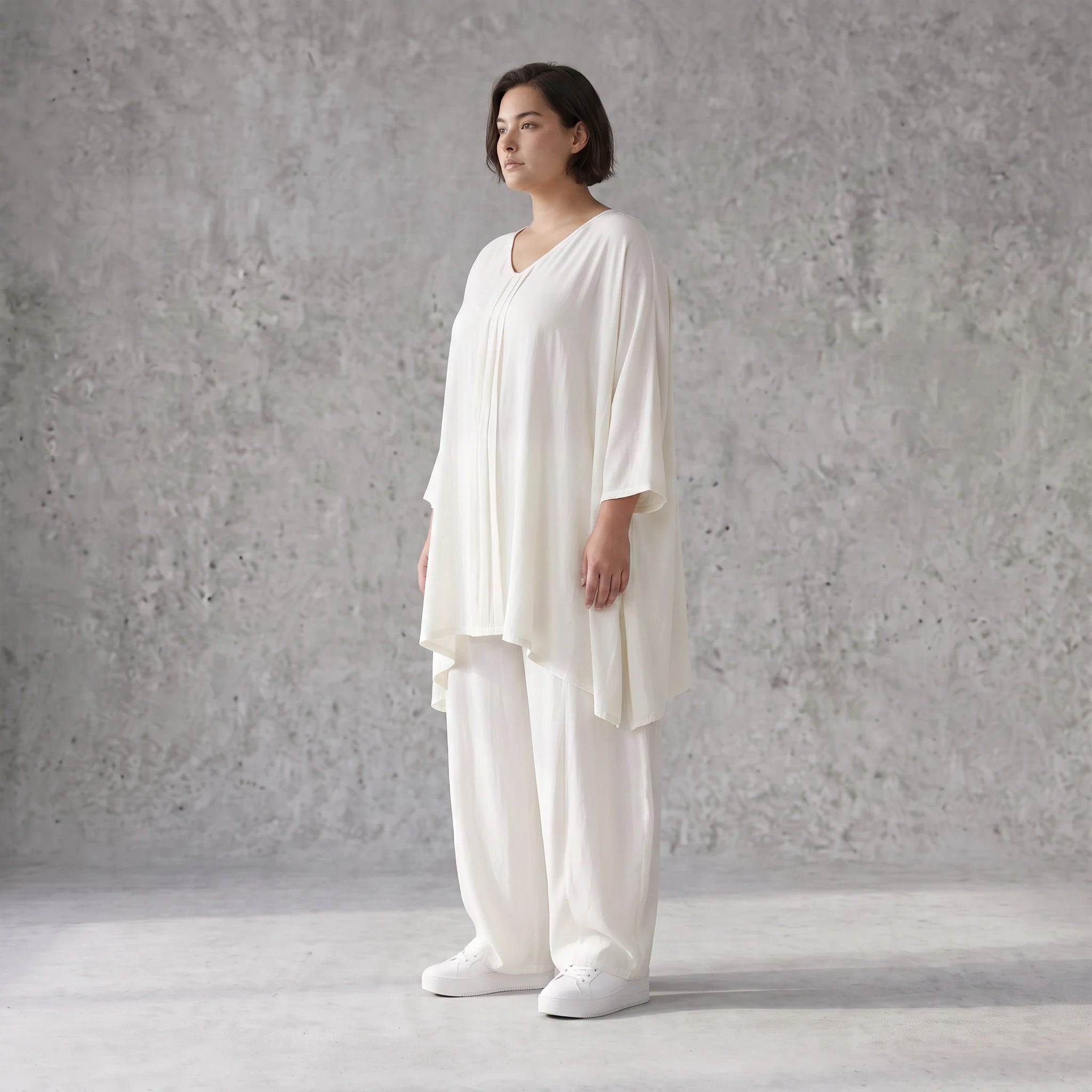Zeitloses Creme Leinenlookshirt im legeren Oversize Lagenlook mit V-Ausschnitt und A-Linie