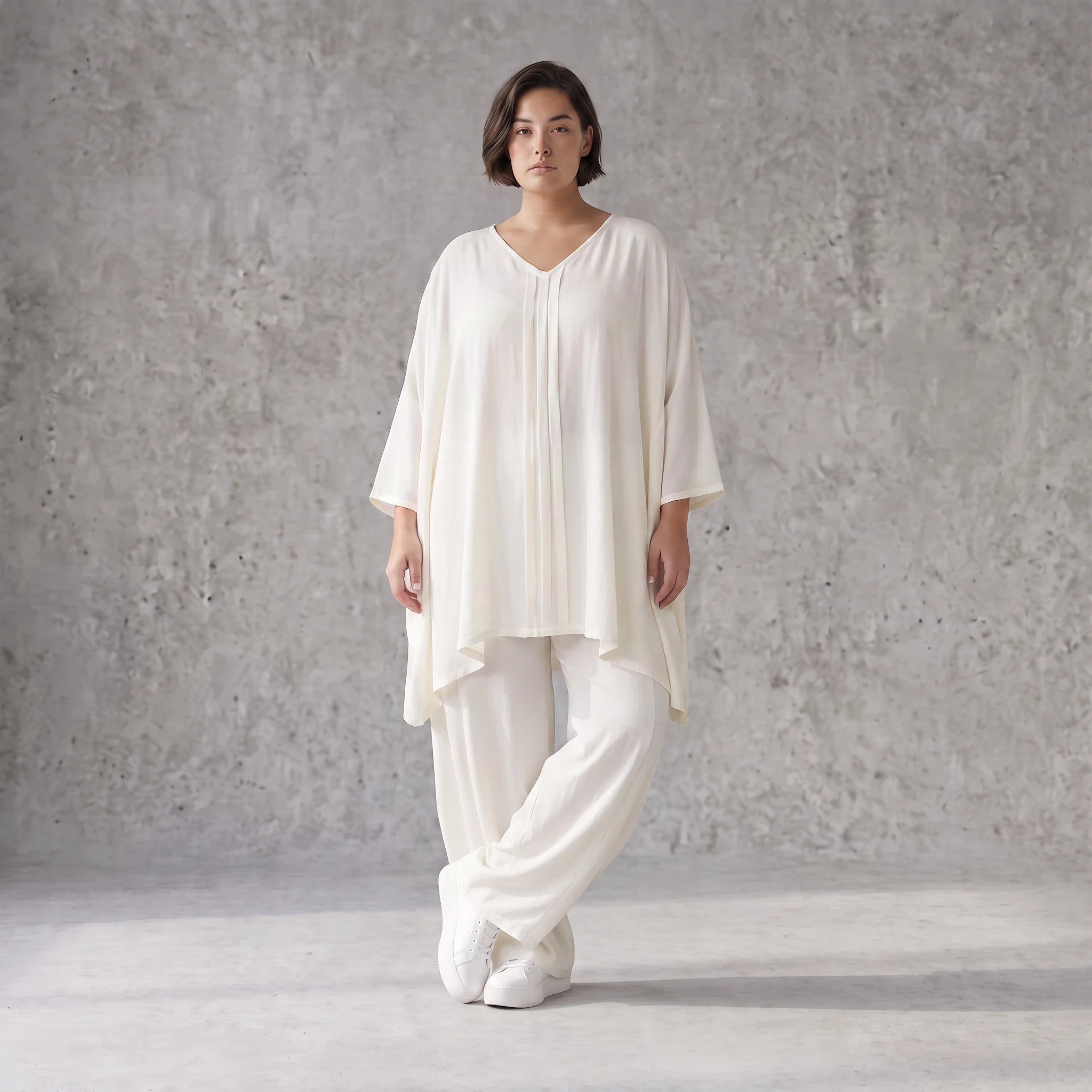 Zeitloses Creme Leinenlookshirt im legeren Oversize Lagenlook mit V-Ausschnitt und A-Linie