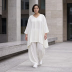 Zeitloses Creme Leinenlookshirt im legeren Oversize Lagenlook mit V-Ausschnitt und A-Linie