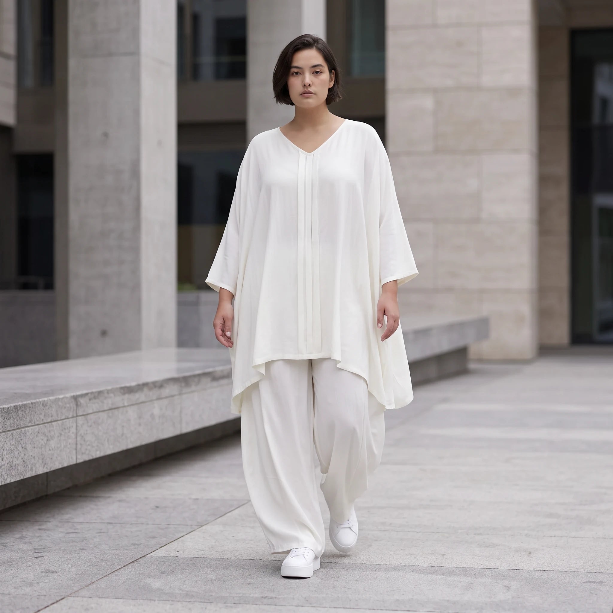 Zeitloses Creme Leinenlookshirt im legeren Oversize Lagenlook mit V-Ausschnitt und A-Linie